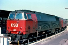 DSB MZ 1431 (type III) photographed in Korsør ferry harbour 14. August 1975.  The MZ class (type III) was purchased from 1972 to 1974 in a number of 20. None of these engines remain in service by DSB. MZ 1431 was deposited in 2001. Built by NOHAB and Frichs. Dieselelectric. Co'Co'. 3900 hp. Max speed 165 km/h - 102 mph. Length 21 000 mm. Weight 125 metric tonnes.
